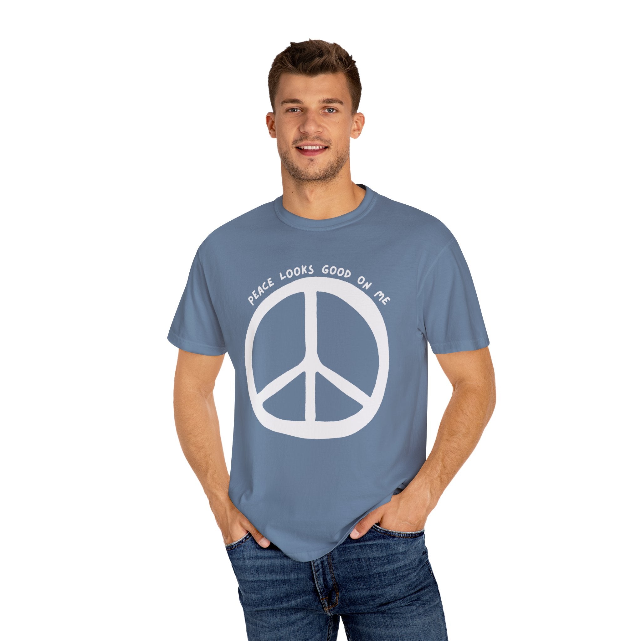 Peace Looks Good On Me T-Shirt – Retro Graphic Tee, Boho Peace Sign Shirt CAN1717